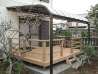 ウッドデッキとテラス屋根の組み合わせ