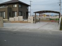 互い違いの門袖で広がりある外構施工事例